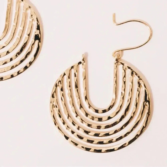 Anthropologie Gold Hammered Crescent Hoop Earring - Picture 8 of 16